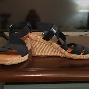 NEW! Size 7 Desi André Assous Womens Dalmira Open Toe Casual Ankle Strap Sandals